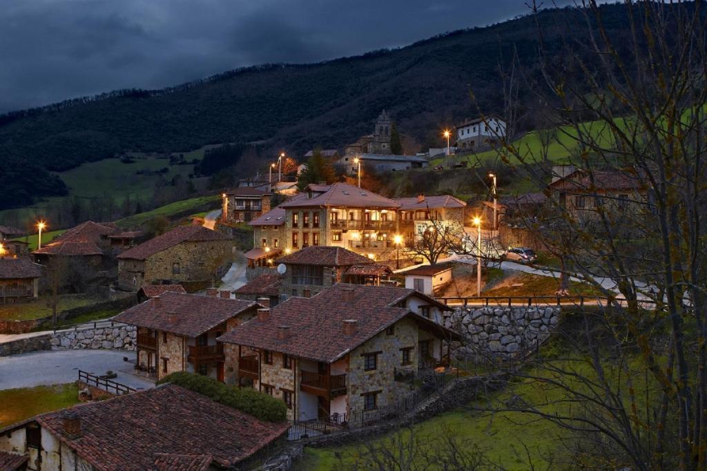 Posada Valle Del Oso Lerones Exterior foto
